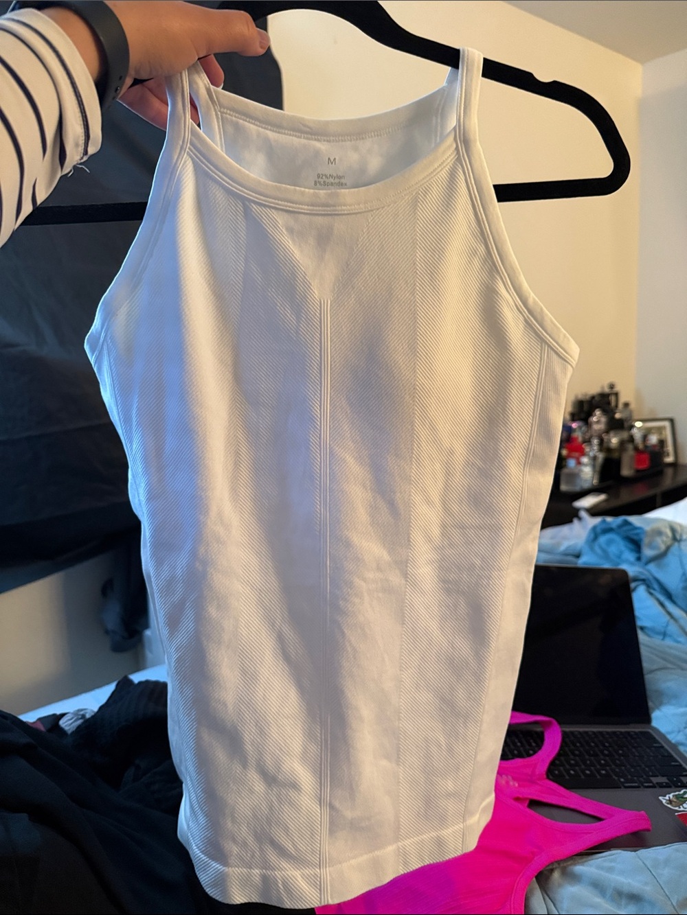 Attraco White High Neck Seamless Ribbed Tank Top Built-In Bra Size m NWT.